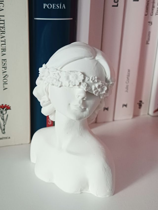 Figura Mujer Vendada 🌼