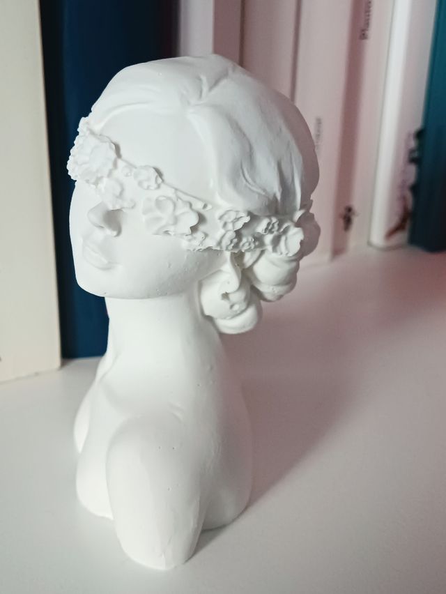 Figura Mujer Vendada 🌼