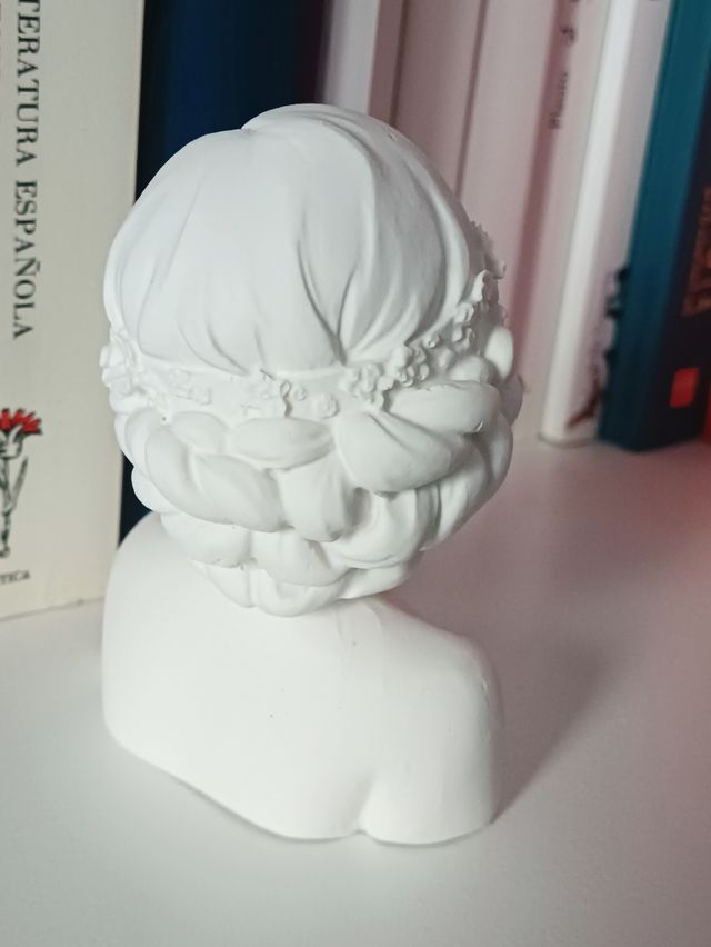 Figura Mujer Vendada 🌼