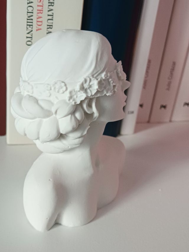 Figura Mujer Vendada 🌼