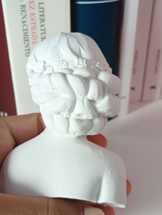 Figura Mujer Vendada 🌼