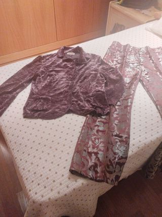 Chaqueta terciopelo y pantalón bordado