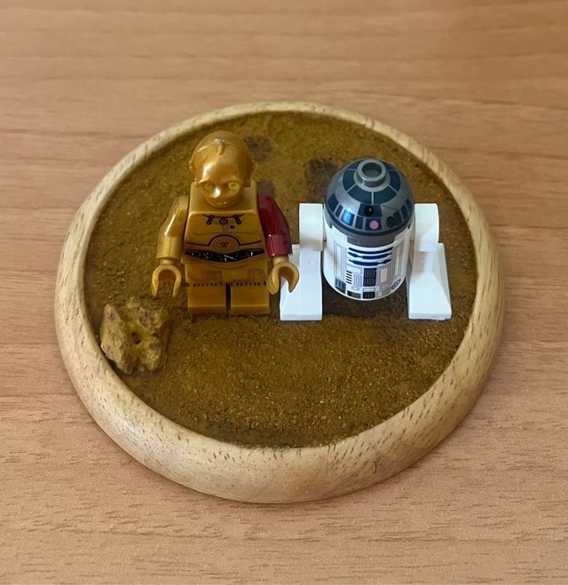 Diorama casero Lego Star Wars. C3PO y R2D2.