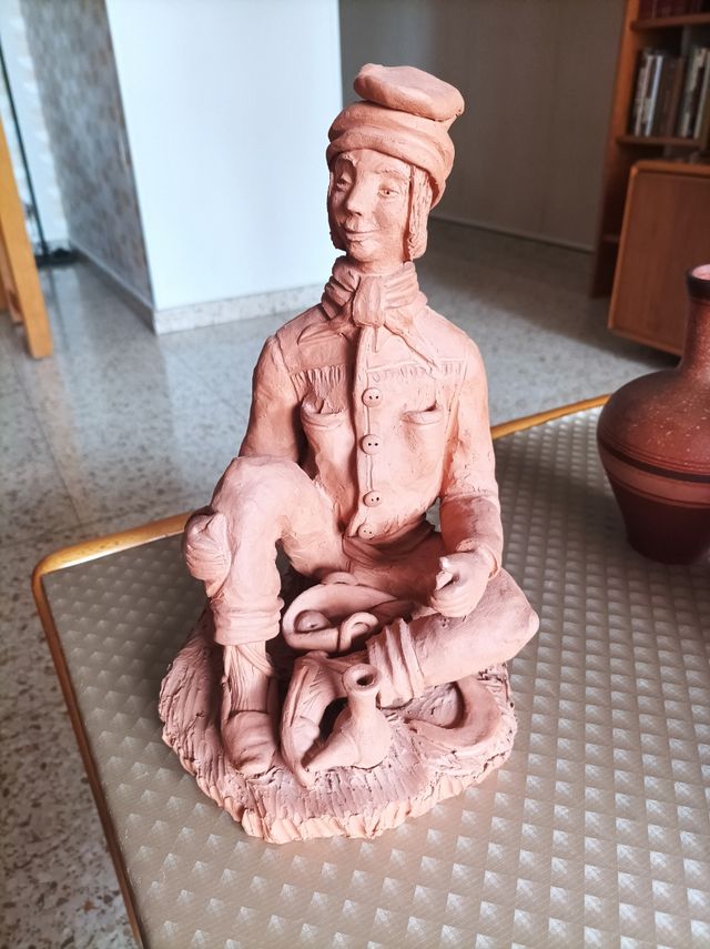 Botijos vintage y figura