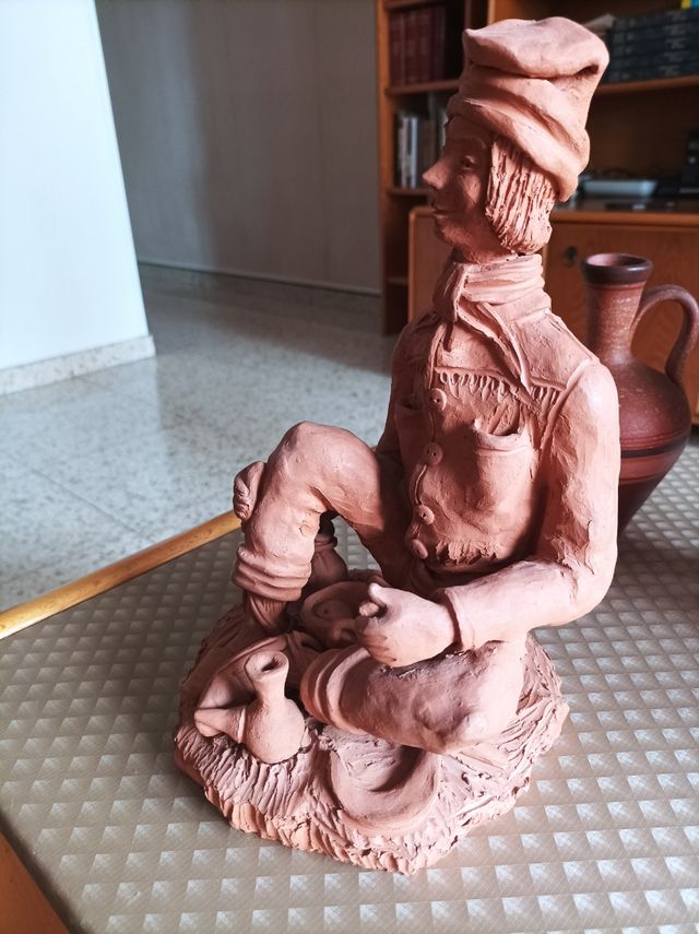 Botijos vintage y figura