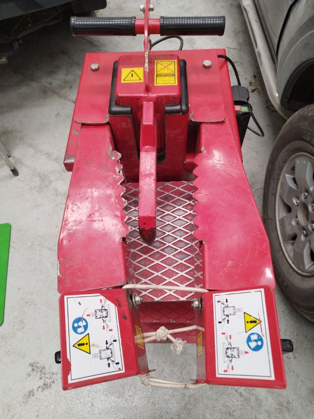 Alquiler rajadora leña