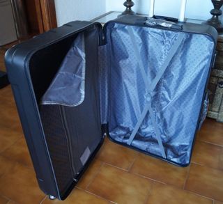 Maleta grande 23 kgs + pequeña 10 kgs + Neceser
