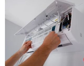 Instalador aire acondicionado.