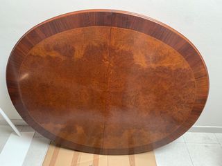 Mesa salon-comedor ovalada