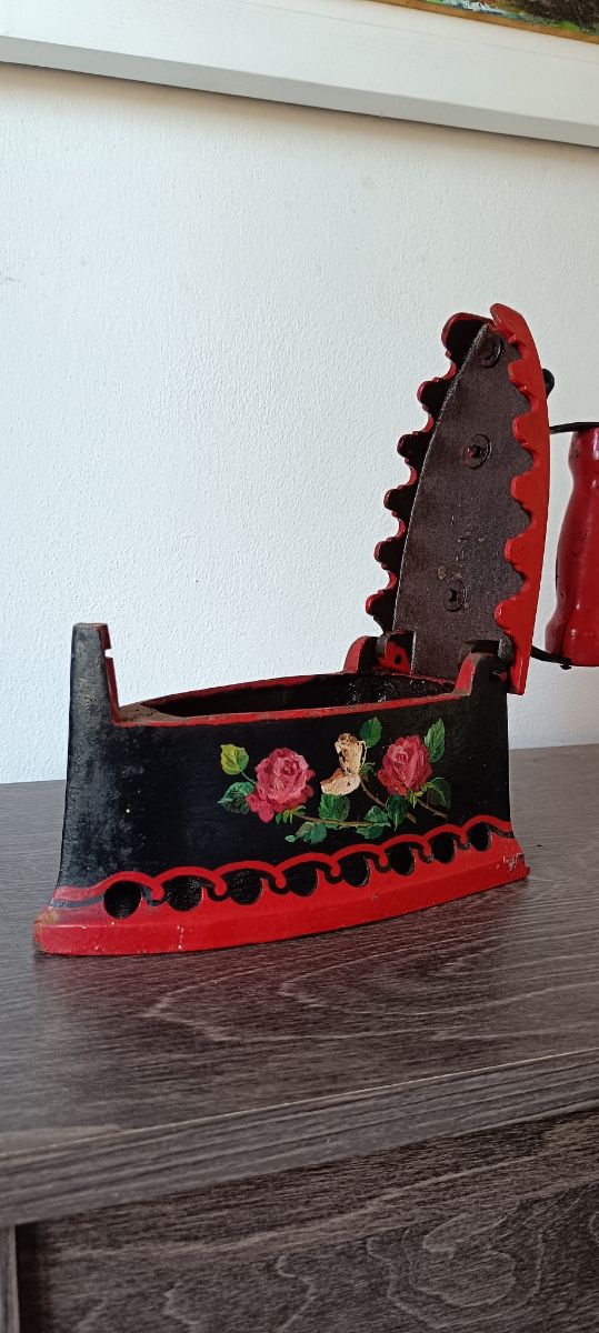 Ferro da stiro in ghisa primi '900