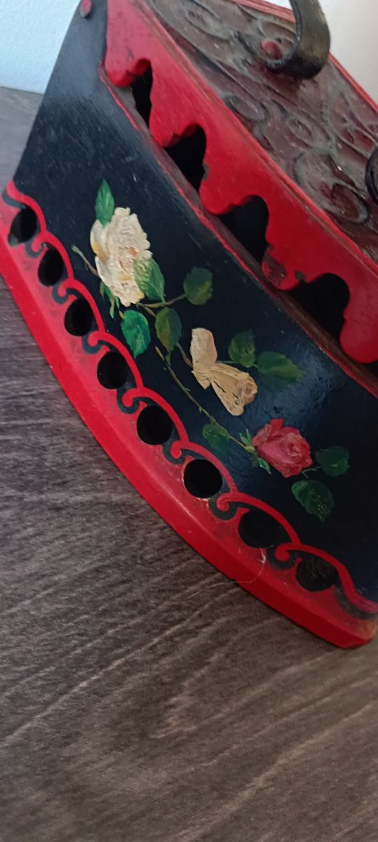 Ferro da stiro in ghisa primi '900