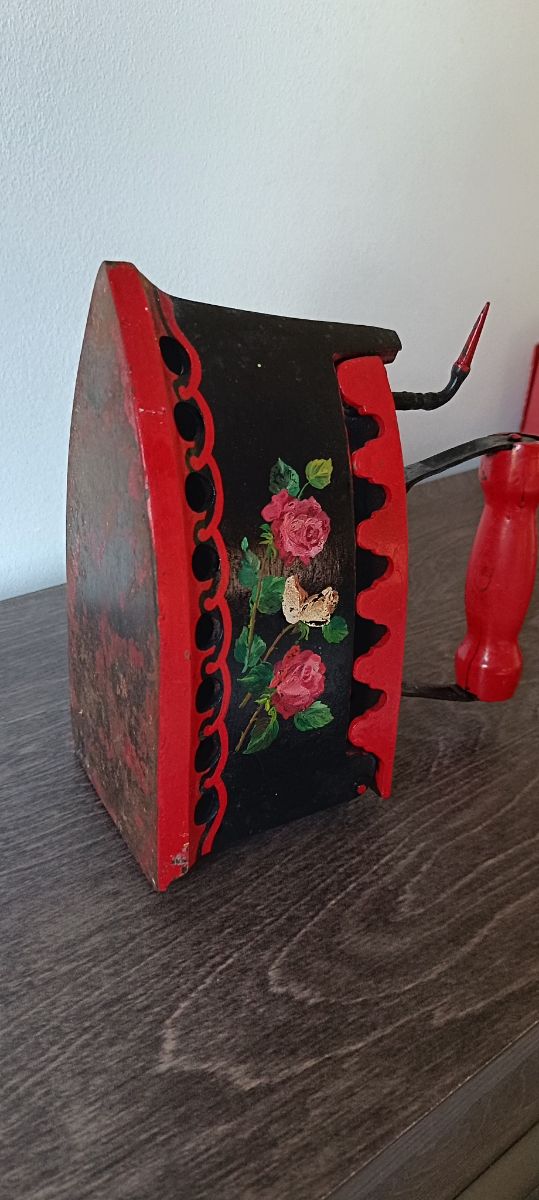 Ferro da stiro in ghisa primi '900