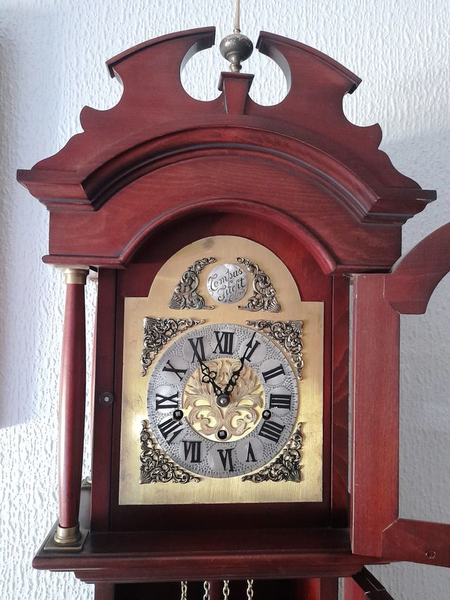RELOJ DE PIE