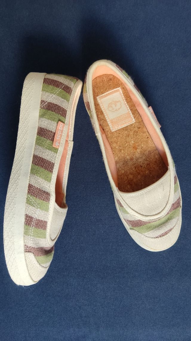 Zapatillas Adidas de algodón como nuevas.