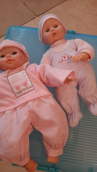 2 muñecos con ropita