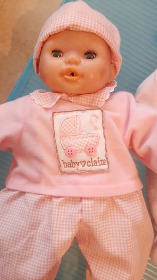 2 muñecos con ropita