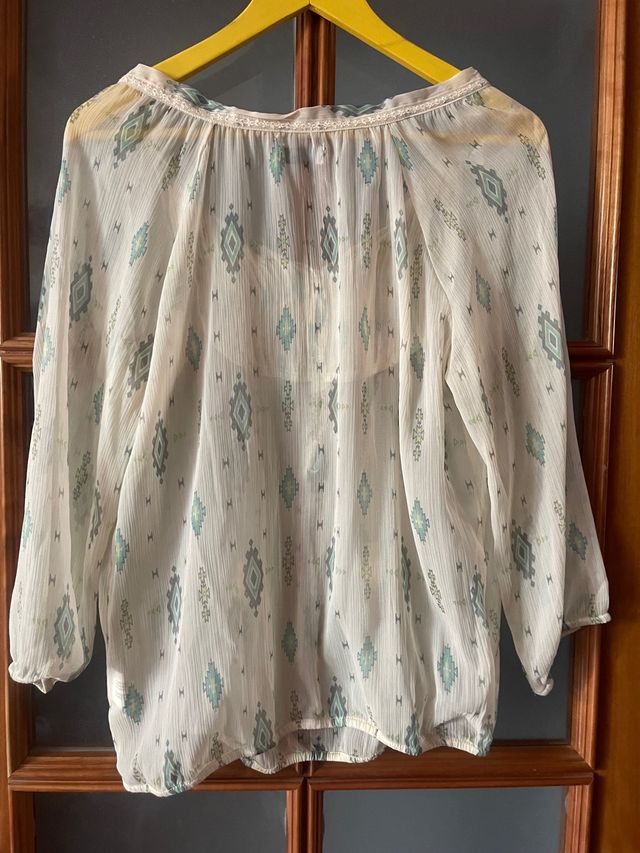 Blusa semi transparente