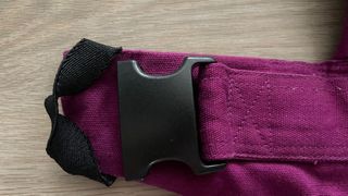 Mochila para porteo bebé Ergobaby morada y fucsia