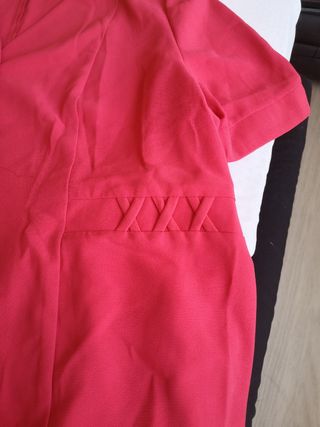 elegante discreto traje chaqueta