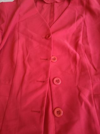 elegante discreto traje chaqueta