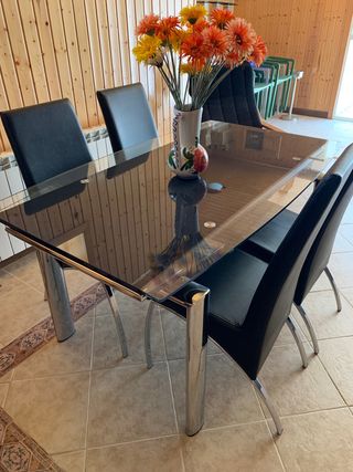 Conjunto mesa de cristal y 4 sillas