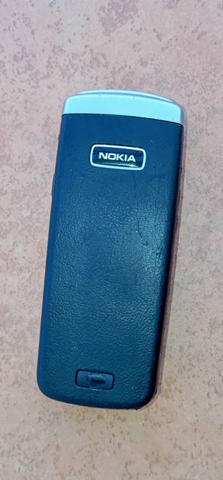 Móvil antiguo Nokia 6021