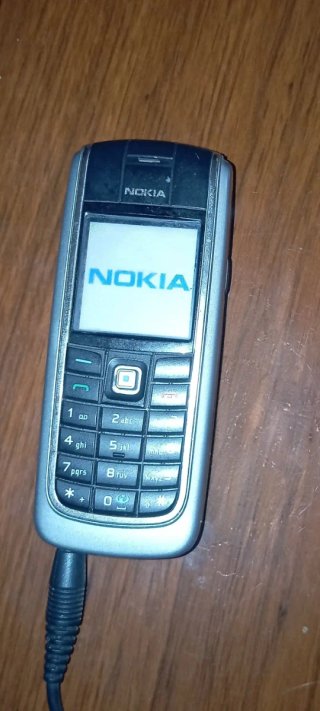 Móvil antiguo Nokia 6021