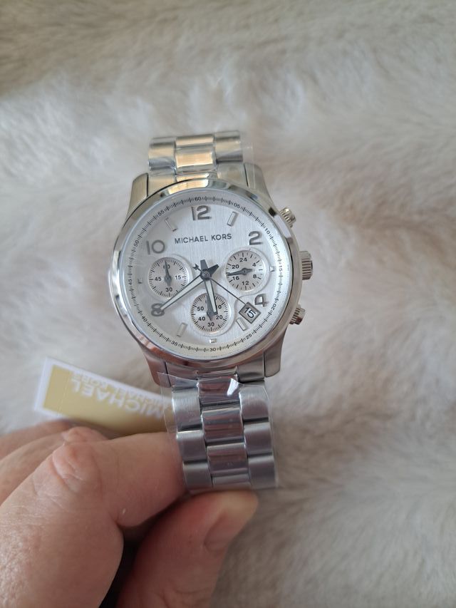 Reloj Runway para Mujer. Michael Kors. Plata.NUEVO