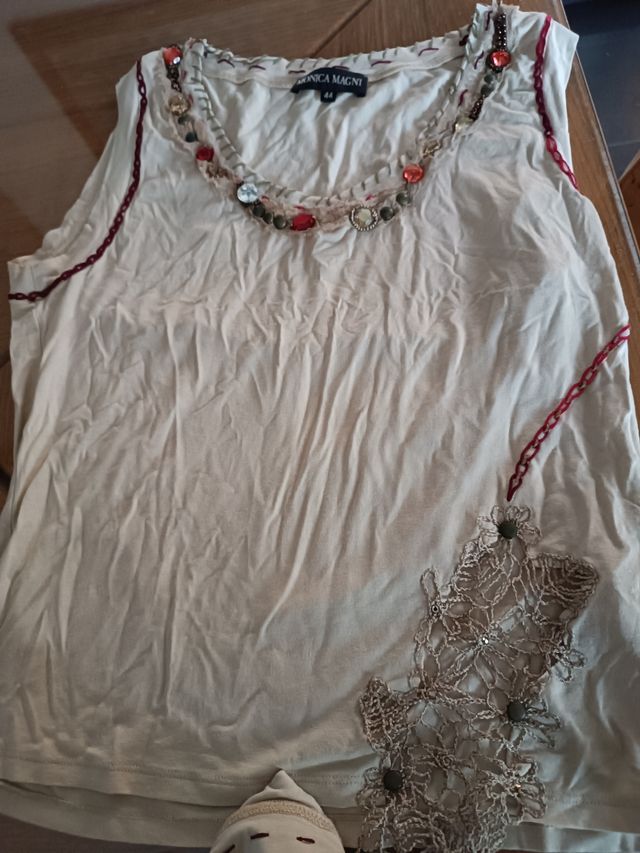 Top e cardigan di Monica Magni