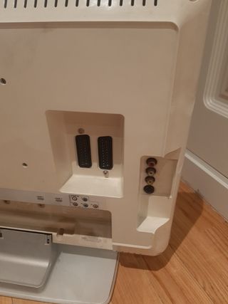 TV PHILIPS 19 " con mando.