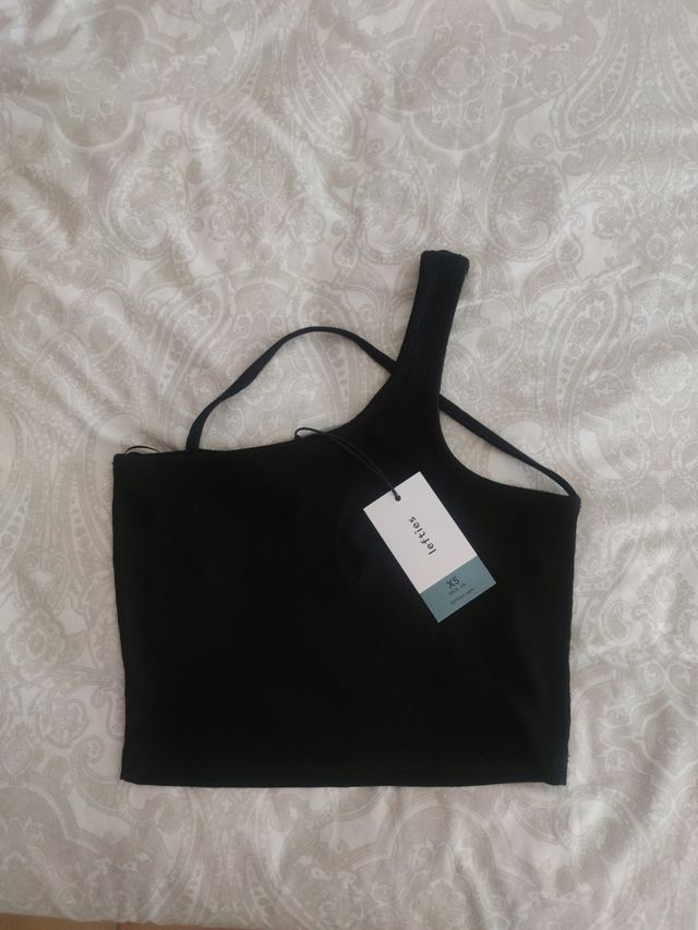 Top asimétrico negro