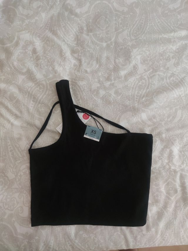 Top asimétrico negro