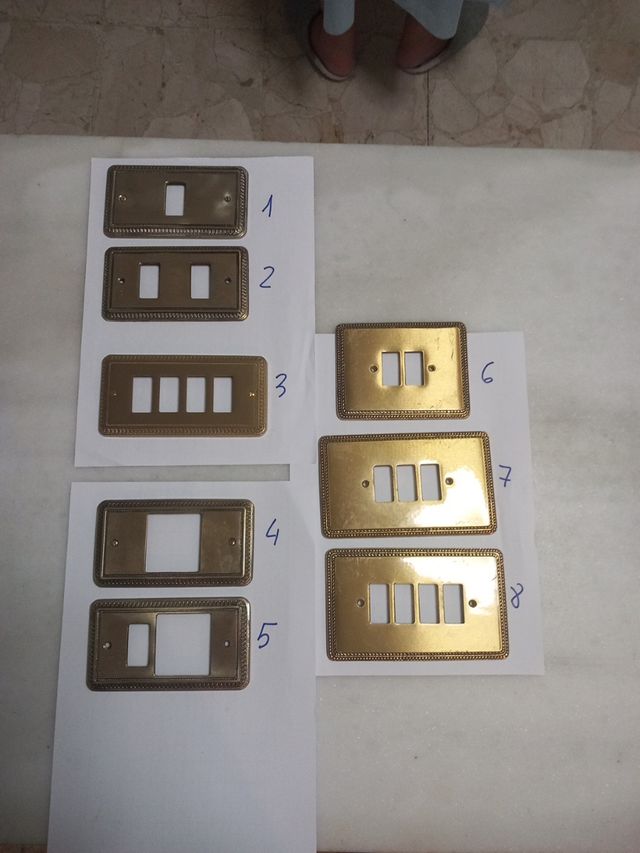 Placa bronce enchufes