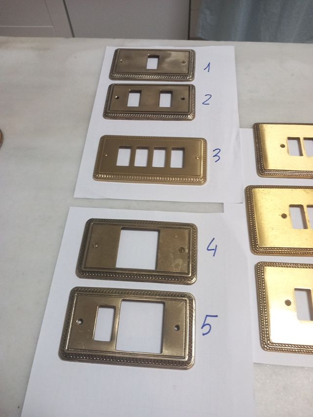 Placa bronce enchufes