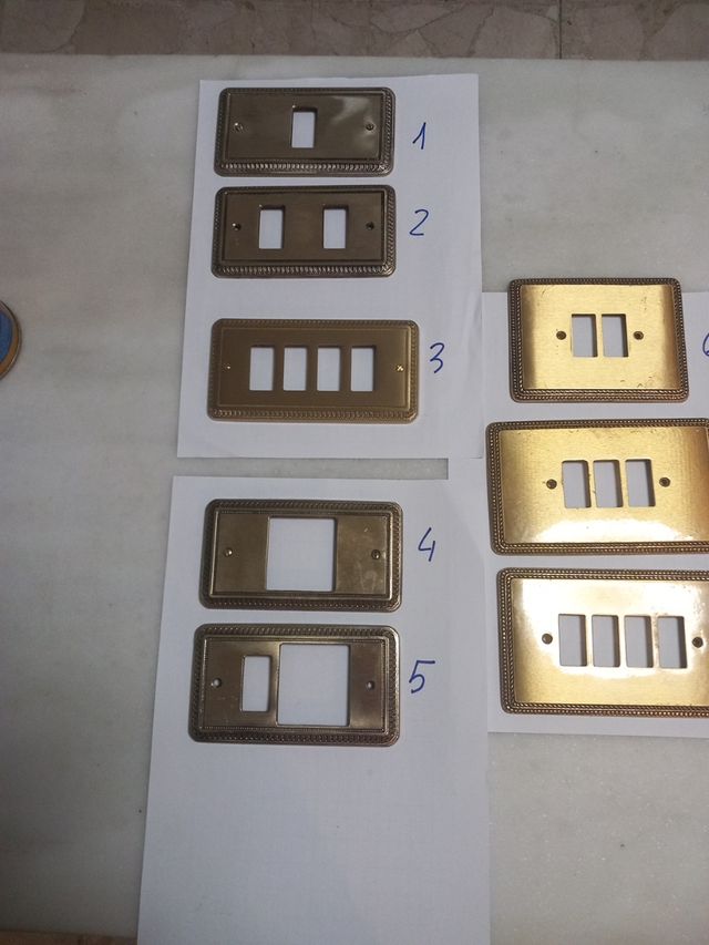 Placa bronce enchufes