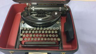 MAQUINA DE ESCRIBIR ANTIGUA
