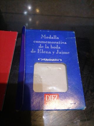 medalla conmemorativa de la boda de elena y jaime