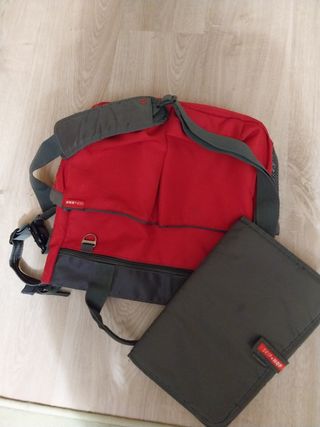 bolsa bebe y cambiador skip hop