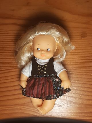 Muñeca Barriguitas del mundo Suiza Famosa