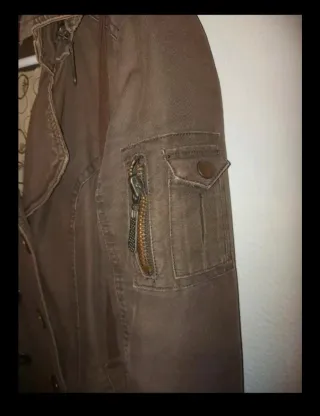 Cazadora estilo militar