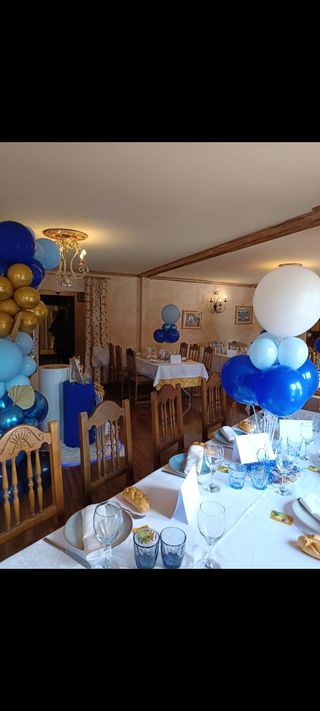 Carrito decorado,sillas,mantelería, mobiliario .