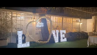 Carrito decorado,sillas,mantelería, mobiliario .