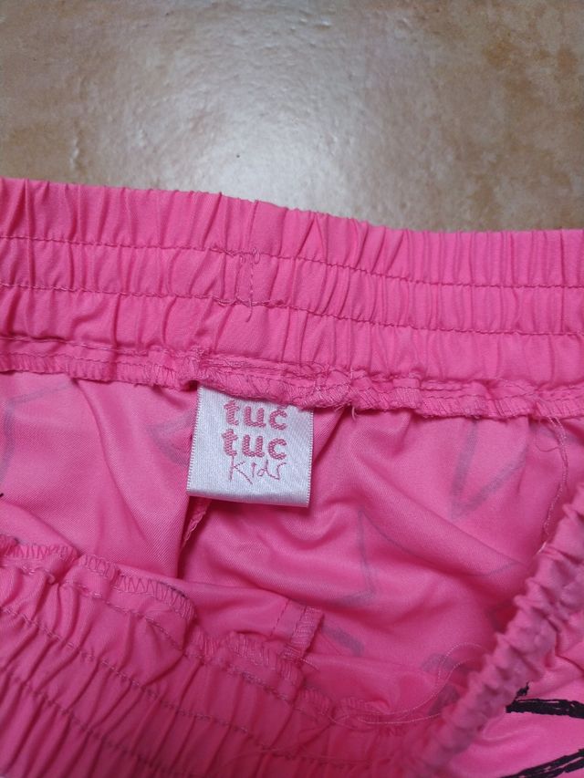 short niña con lentejuelas