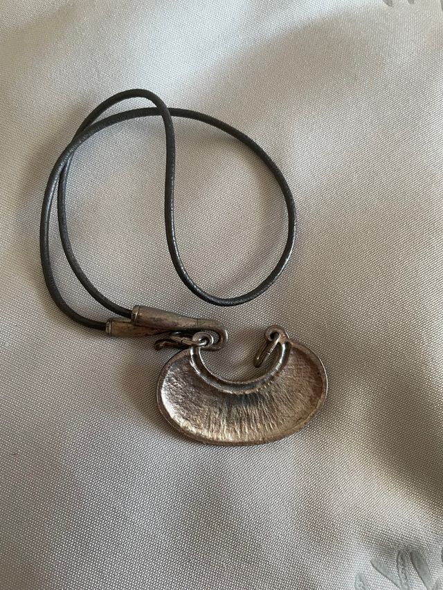 Collar con colgante metalizado