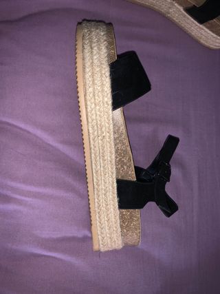 Sandalias de terciopelo y esparto