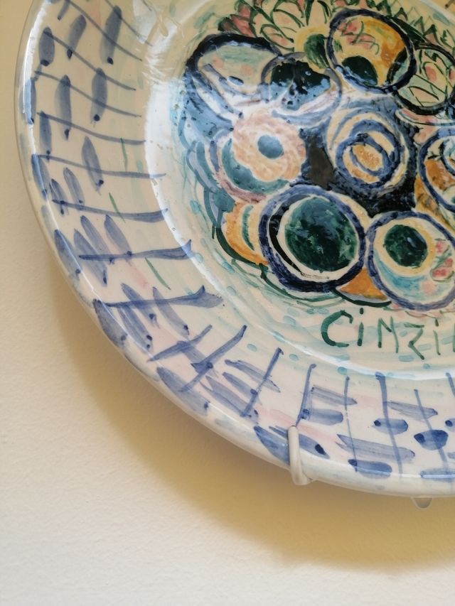 Piatto in ceramica decorato