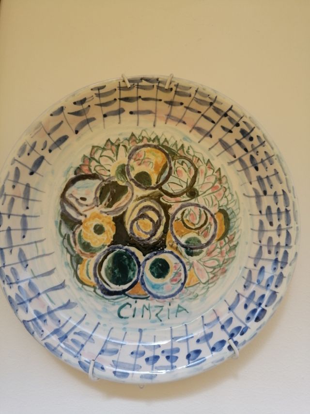 Piatto in ceramica decorato