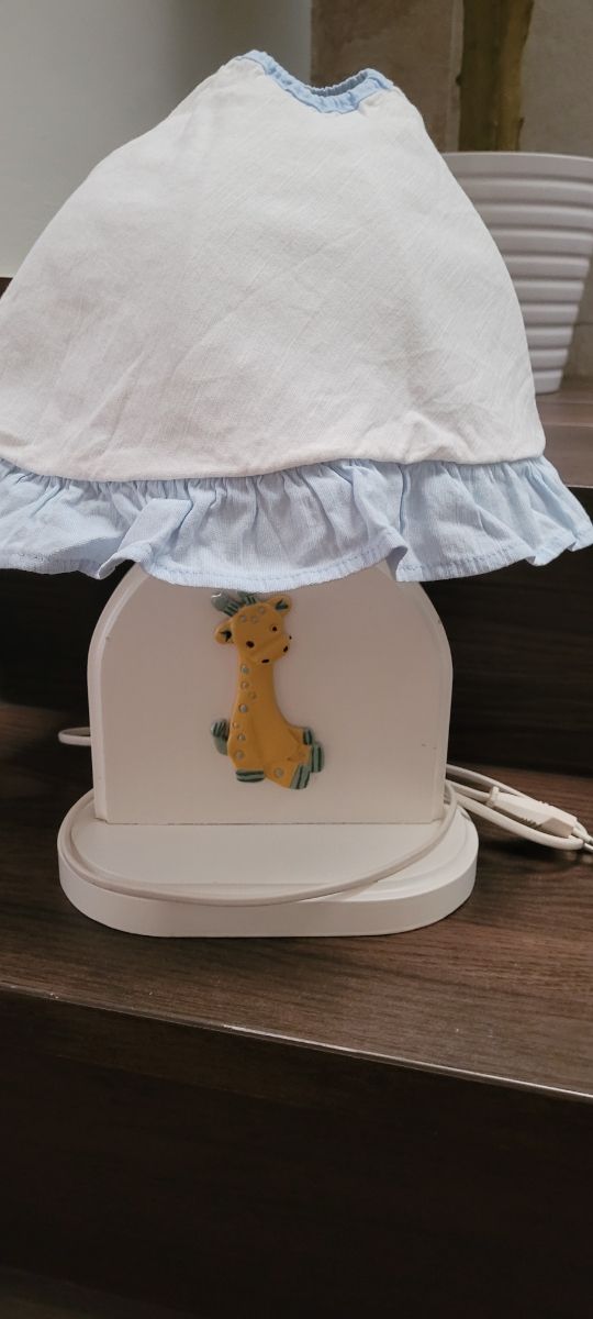 Lámpara infantilmesita de noche marca micuna