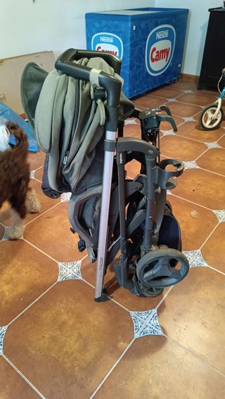 Carrito inglesina+2 sillas coche+regalos