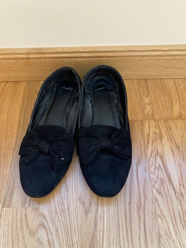 Zapatos planos negros de vestir